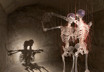 Aria da Capo, 2008
Engine, resin, horse hair, music box
280 x 110 x 110 cm.